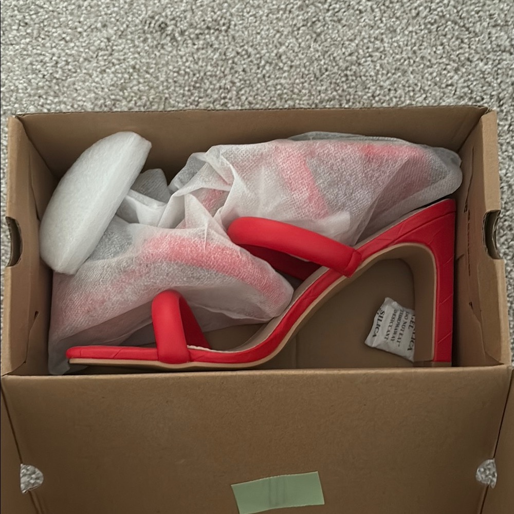 Red Heels with Stiletto Design and Minimalist Style